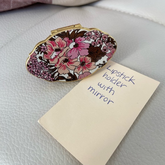 🩷 Unique! 🌸 Lipstick Holder with Mirror 💄💋👄 - Picture 10 of 11